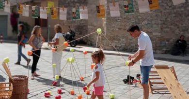 JOC JOLIU - INSTAL·ACIÓNS- ESDEVENIMENTS-FIRES I FESTES - FESTES MAJORS-NENS