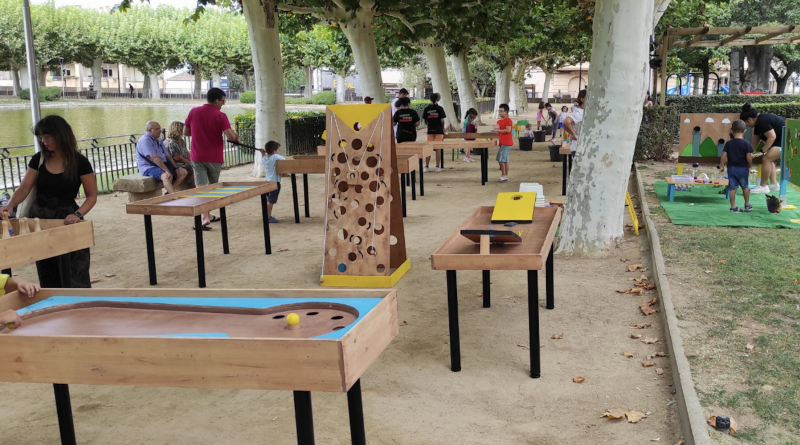 dojcs - instalacions per esdeveniments - jocs de fusta per festes - jocs gegants per festes - talleristes