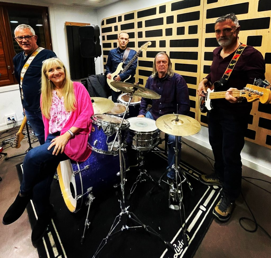 Black Station Band - GRUP DE VERSIONS PER FESTES - GRUP DE VERSIONS - GRUP DE VERSIONS PER ESDEVENIMENTS - GRUP DE VERSIONS CATALUNYA -