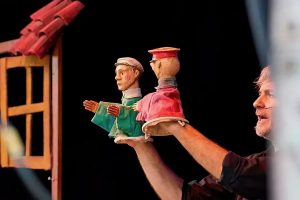 Un solo de guant (Eudad Ferré)  a Mataró - espectacles de titelles - que fer amb nens avui - que fer amb nens aquest cap de setmana - que fer aquest cap de setmana - que fer avui amb nens