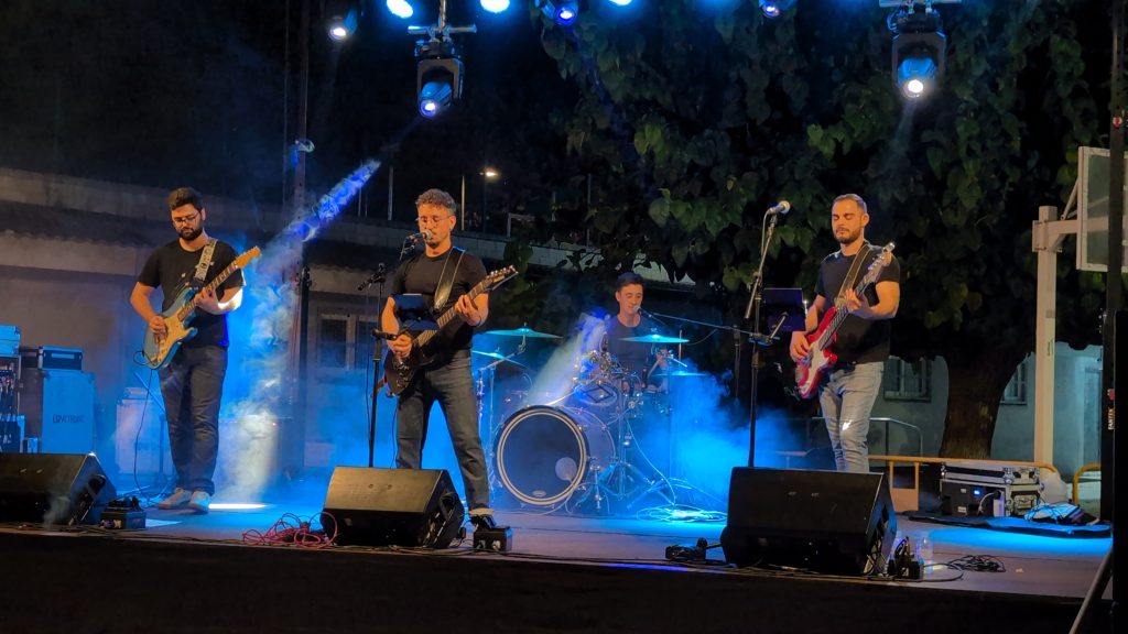 SAPIENS ROCK - GRUP DE VERSIONS PER FESTES - GRUP DE VERSIONS PER ESDEVENIMENTS - GRUP DE VERSIONS PER FIRES I FESTES - GRUP DE VERSIONS PER FESTES MAJORS