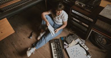 laura garriga - cantautora per festes - cantautora per esdeveniments - cantautora per festes majors - cantautora catalana - musica catalana per esdeveniments