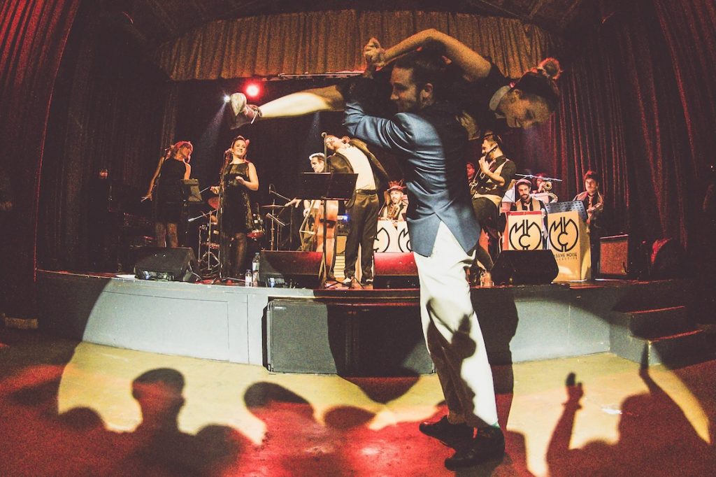 MASSIVE NOISE COLLECTIVE- BIG BAND PER ESDEVENIMENTS-BIG BANDS PER FESTES-BIG BAND  PER FESTES MAJORS-BIG BANDS PER FIRES I FESTES