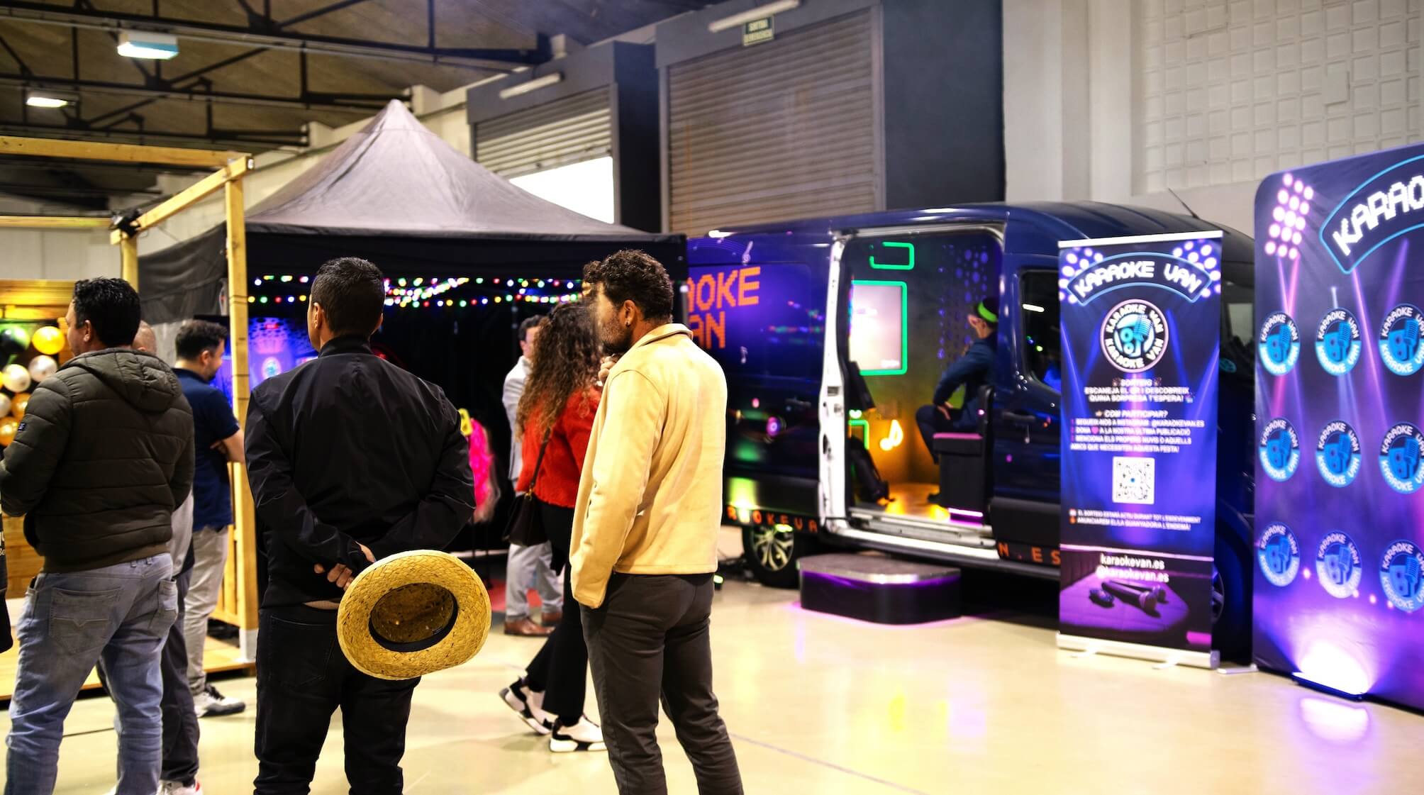Karaoke Van - KARAOKE PER ESDEVENIMENTS - KARAOKE PER FESTES - KARAOKE PER FESTES MAJORS - KARAOKE PER FIRES I FESTES